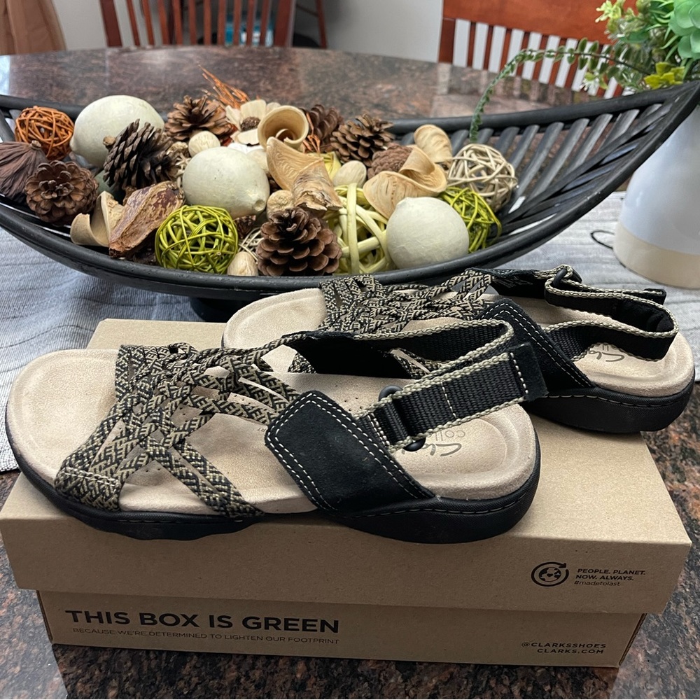 New Clark’s sport sandals sz 6.5 w $78